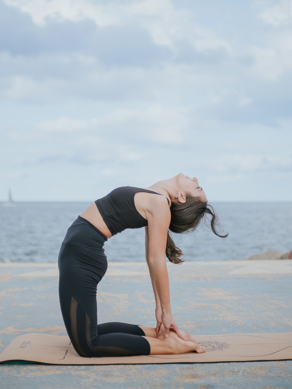 angelina-yoga-04